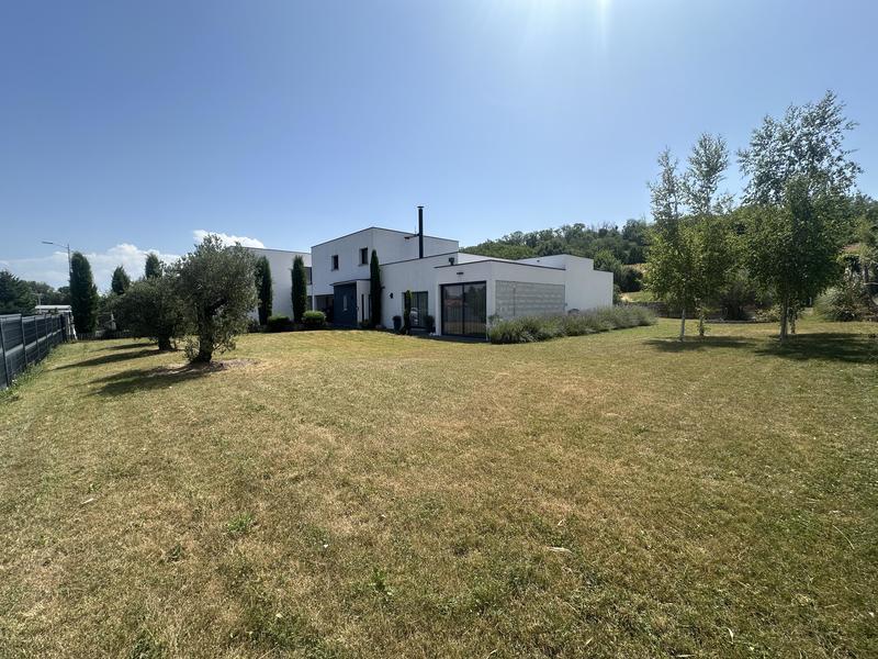 Propriété - 206 m² - 7 pièces