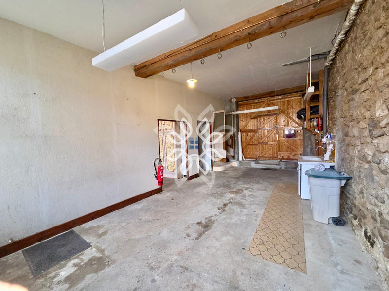 Propriété - 160 m² - 9 pièces