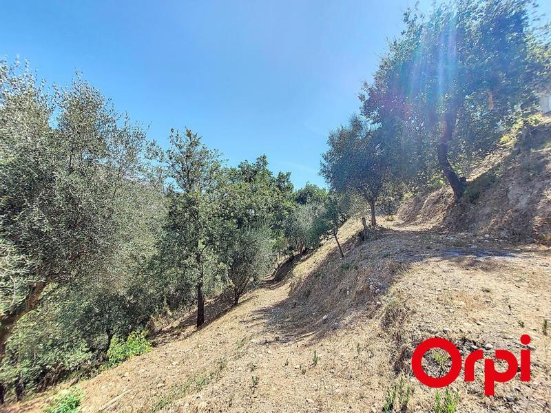 Terrain constructible - 1 400 m²