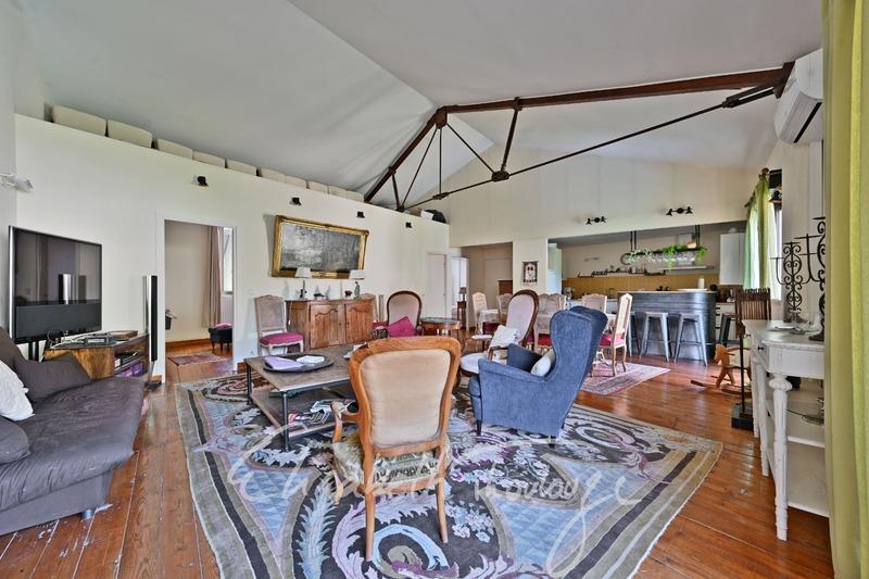 Maison - 330 m² - 12 pièces