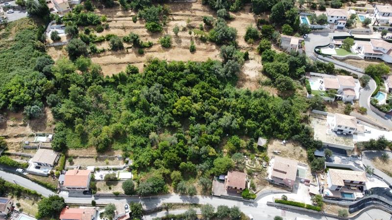 Terrain constructible - 2 130 m²