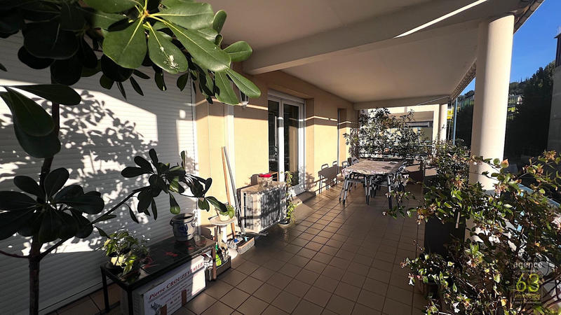 Appartement - 99 m² - 4 pièces