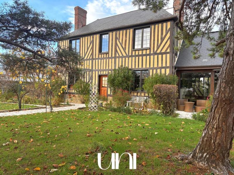 Maison - 220 m² - 8 pièces