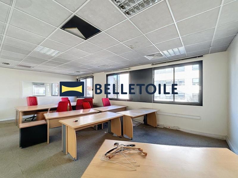 Bureau - 2 450 m²