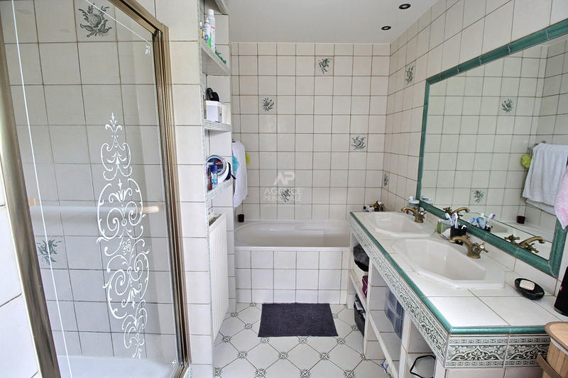 Maison - 180 m² - 7 pièces