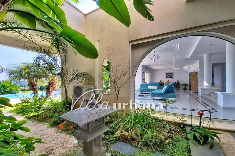 Maison - 218 m² - 6 pièces