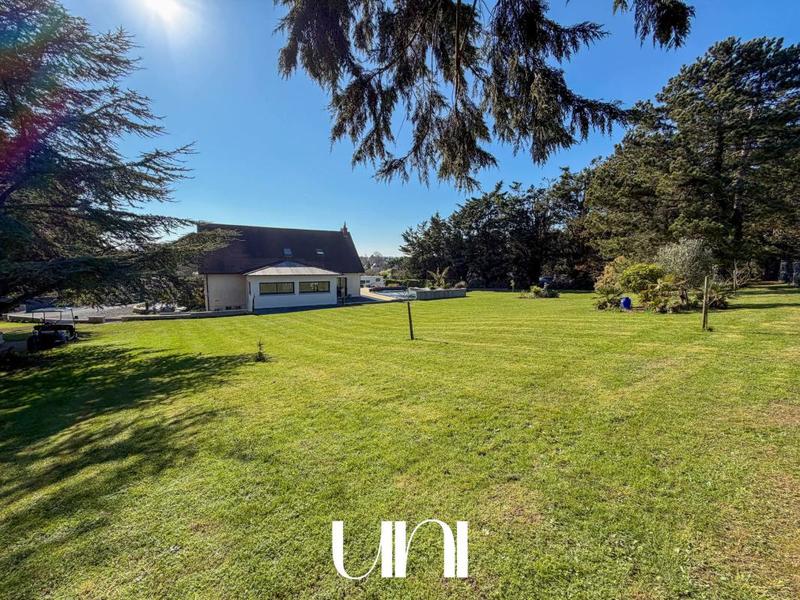 Maison - 215 m² - 6 pièces