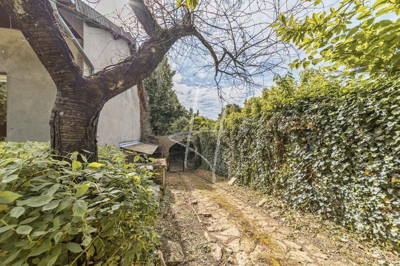 Maison - 221 m² - 7 pièces