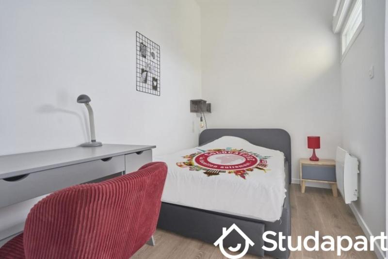 Chambre - 13 m² - 1 pièce