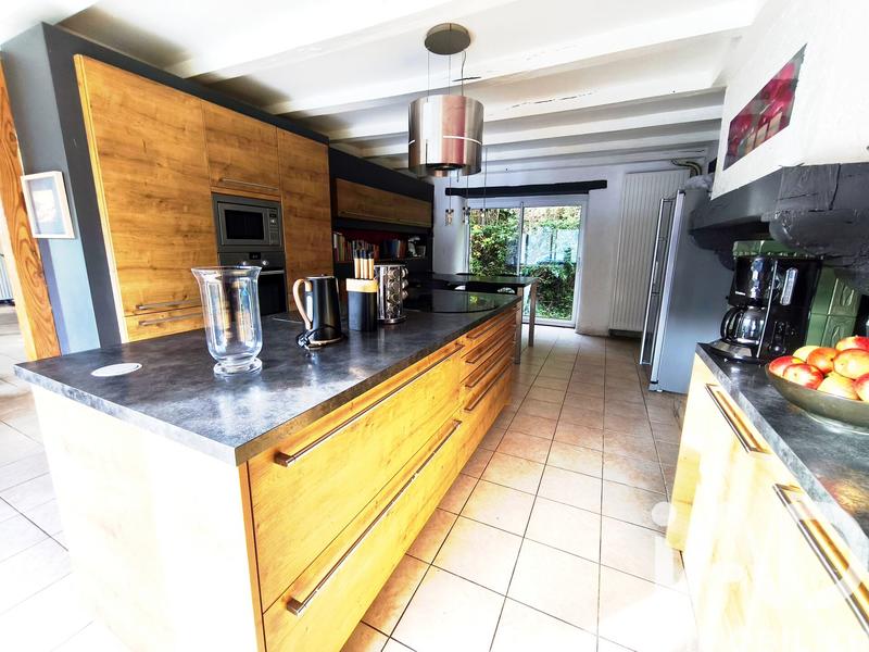 Maison - 240 m² - 6 pièces