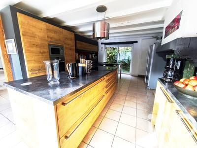 Maison - 240 m² - 6 pièces