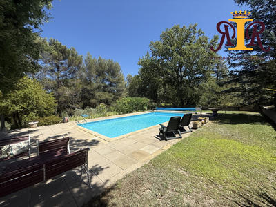 Maison traditionnelle - 169 m² - 7 pièces