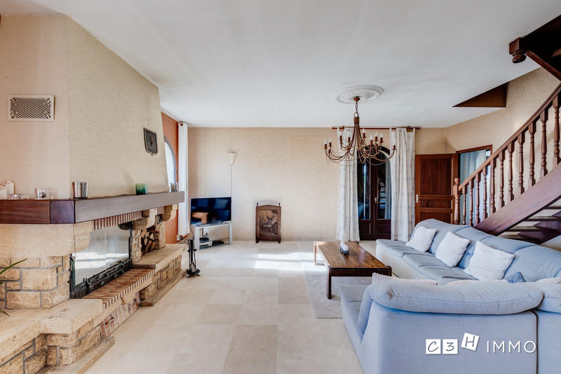 Maison - 218 m² - 7 pièces