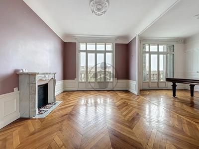 Appartement - 125 m² - 5 pièces