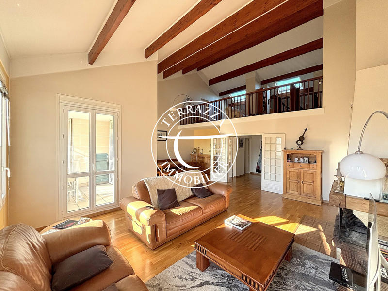 Duplex - 207 m² - 9 pièces