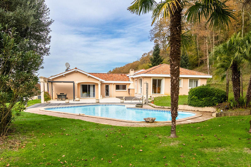 Maison - 199 m² - 8 pièces