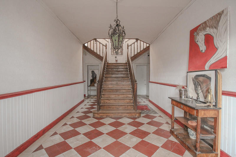 Maison de maîtres - 430 m² - 9 pièces