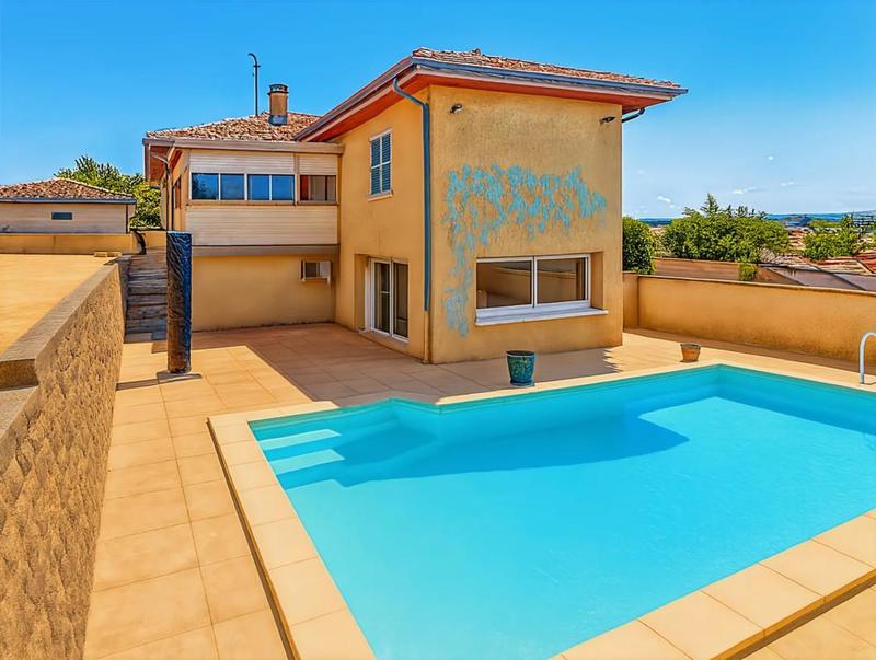 Maison - 180 m² - 7 pièces