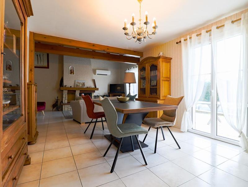 Maison - 161 m² - 6 pièces