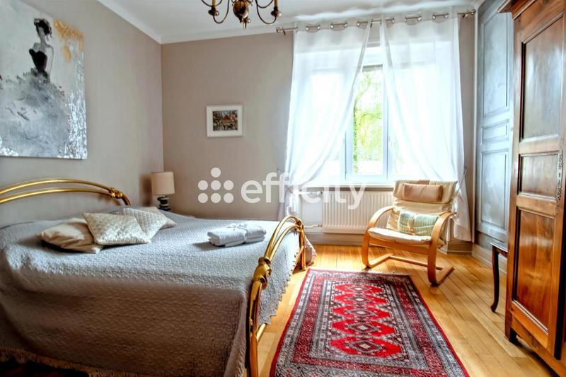 Maison - 400 m² - 12 pièces