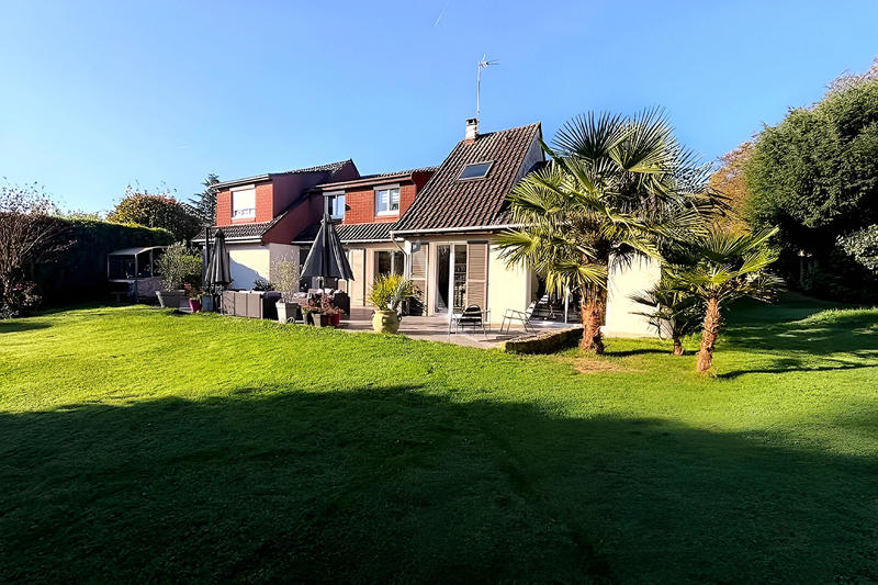 Maison - 214 m² - 9 pièces