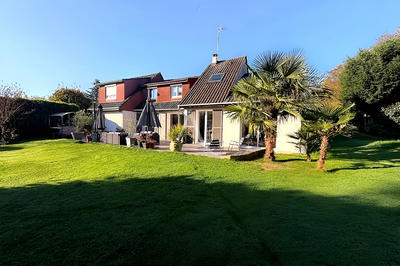 Maison - 214 m² - 9 pièces