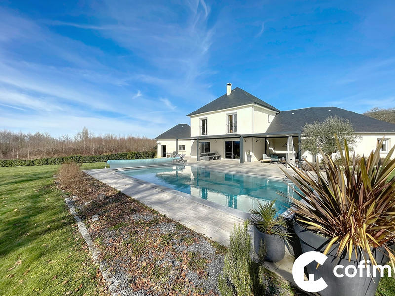 Maison - 190 m² - 8 pièces