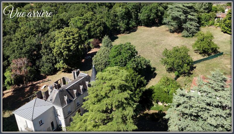 Propriété - 330 m²