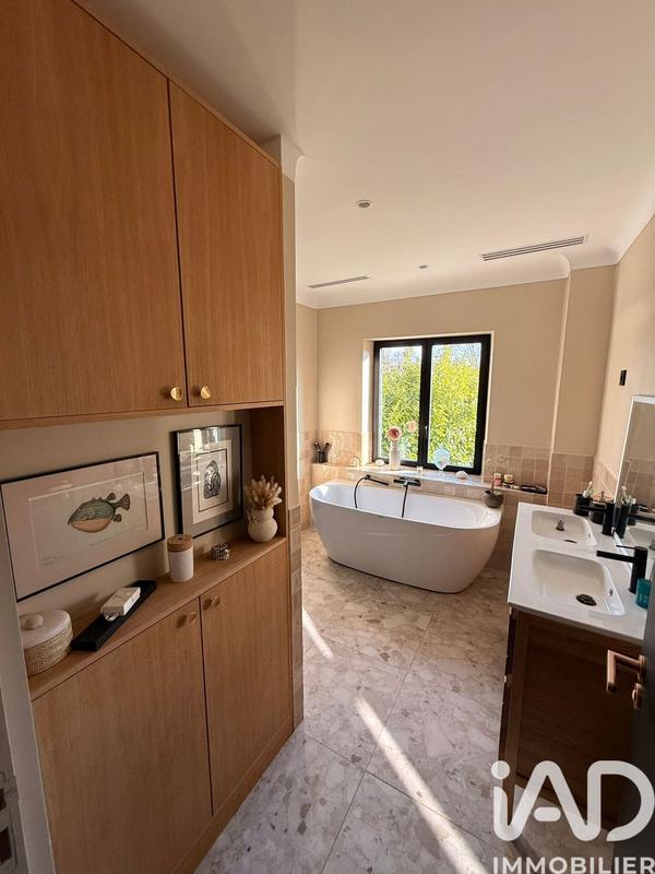 Maison - 227 m² - 5 pièces