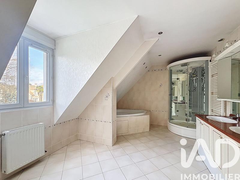 Maison - 165 m² - 6 pièces