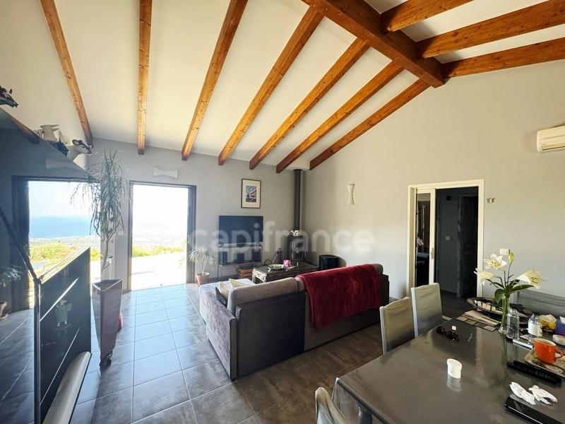 Propriété - 218 m² - 7 pièces