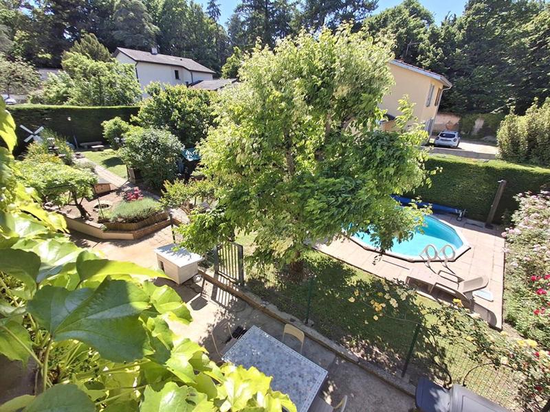 Maison - 260 m² - 6 pièces