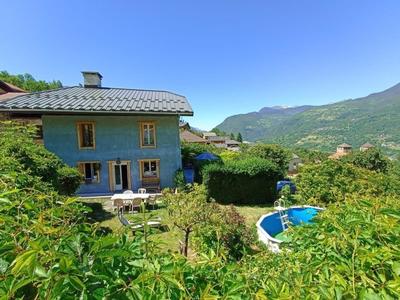 Maison - 218 m² - 7 pièces