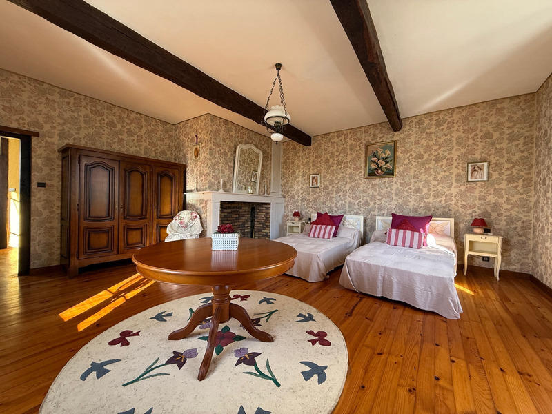 Maison - 250 m² - 5 pièces