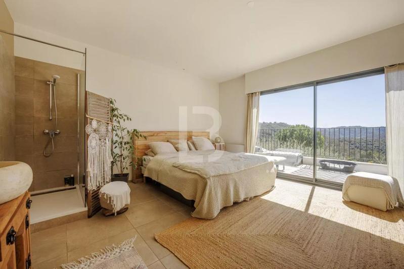 Villa - 260 m² - 8 pièces