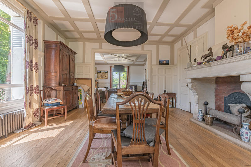 Maison - 300 m² - 9 pièces