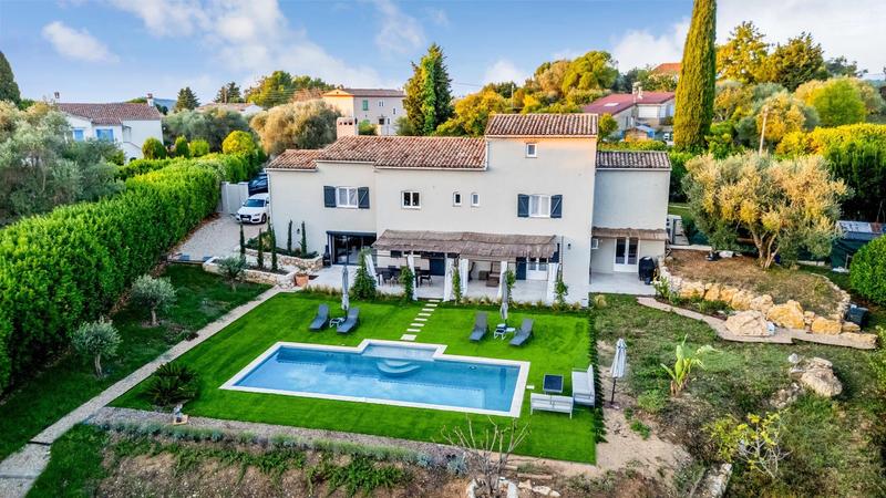 Maison - 315 m² - 8 pièces