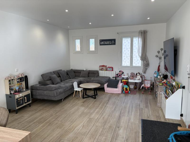 Maison - 99 m² - 5 pièces