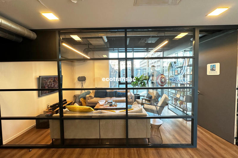 Local commercial - 320 m² - 10 pièces