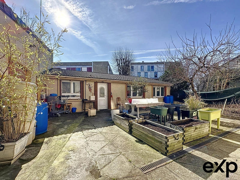 Maison - 186 m² - 7 pièces