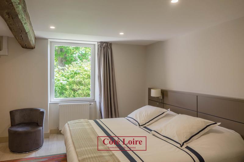 Maison ancienne - 251 m² - 7 pièces