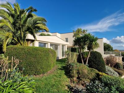 Maison contemporaine - 212 m² - 6 pièces