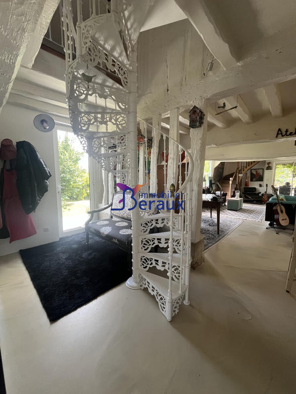 Maison - 327 m² - 10 pièces