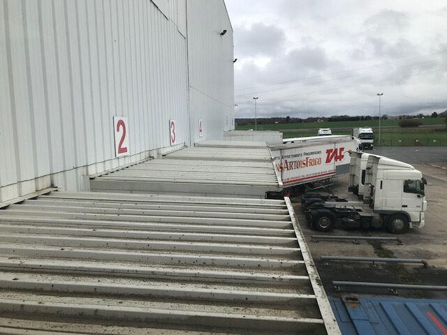 Entrepôt - 1 450 m²