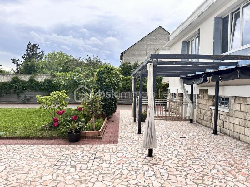 Maison - 185 m² - 9 pièces