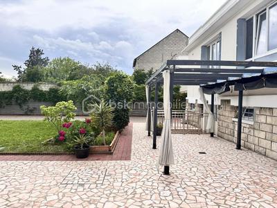 Maison - 185 m² - 9 pièces