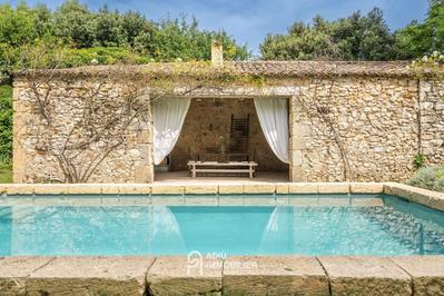 Mas - 300 m² - 7 pièces