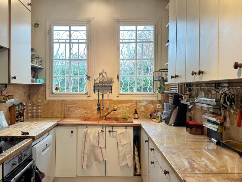 Maison traditionnelle - 368 m² - 11 pièces