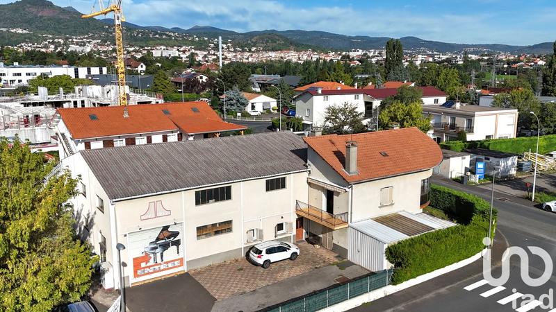 Maison - 195 m² - 9 pièces