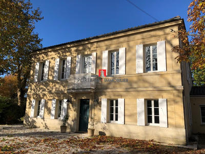 Maison - 275 m² - 11 pièces
